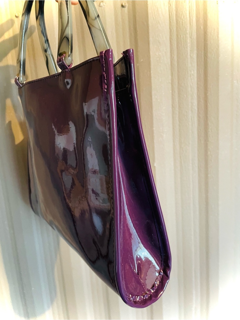 VTG Neiman Marcus Patent Tote Bag Plum Purple Handbag Marbled Lucite Handles - Picture 4 of 9
